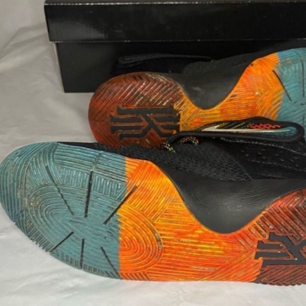 Nike Kyrie 2 Black History Month
Sneakers Size 6.5Y - Picture 3 of 9